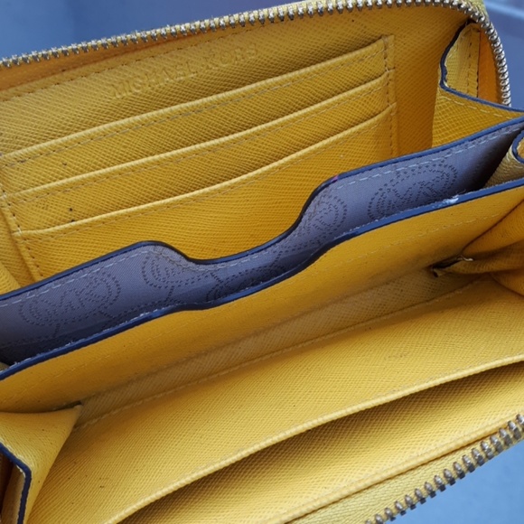 Michael Kors wristlet wallet yellow - Picture 7 of 7